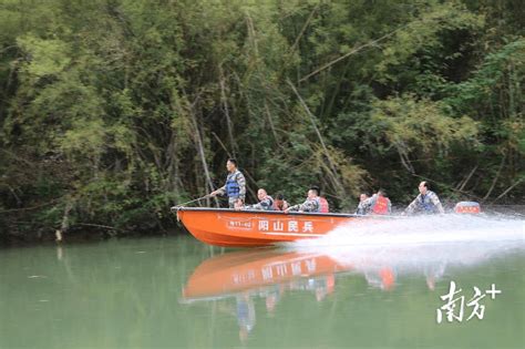 以练备战，筑牢防汛“安全堤”阳山岭背镇开展防汛抢险应急演练实战冲锋舟出发