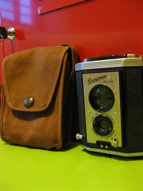 tis' the season to buy :): VINTAGE KODAK BROWNIE CAMERA