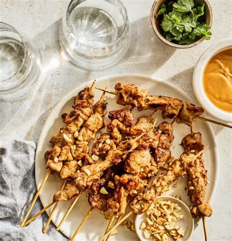 Brochettes De Poulet Satay La Noix De Coco Sauce Aux Arachides