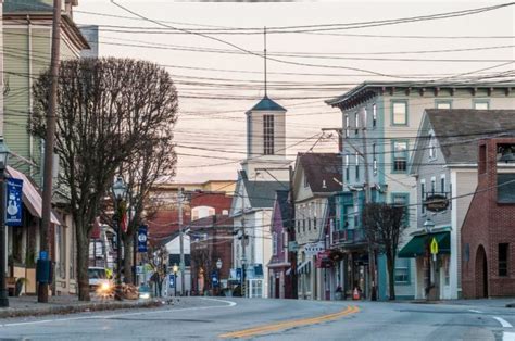 7 Historic And Charming Small Towns In Rhode Island That Are Worth