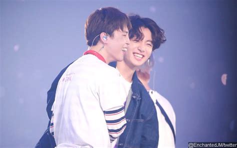 Bts Jimin And Jungkook Praised For Bowing To An Elder Mid Concert