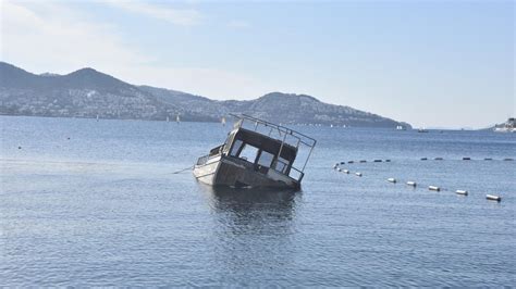 Bodrumda 15 metrelik ahşap tekne battı