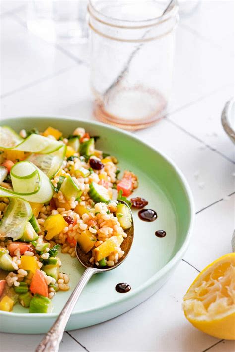 Healthy Bulgur Salad with Easy Dressing - Hungry Paprikas