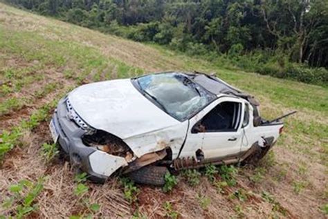 Mulher é Socorrida Pela Pm Após Capotamento Na Prc 239 Entre Pitanga E