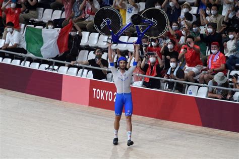 Tokyo 2020 Ciclismo Su Pista Rimonta Incredibile Italia D Oro E Con