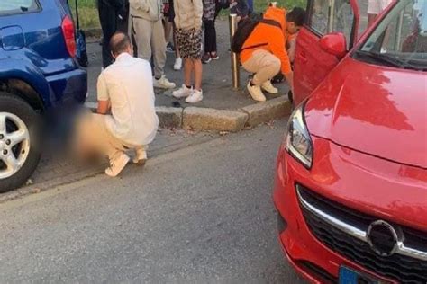 Incidente Stradale A Milano Investiti Sul Monopattino Mentre Andavano