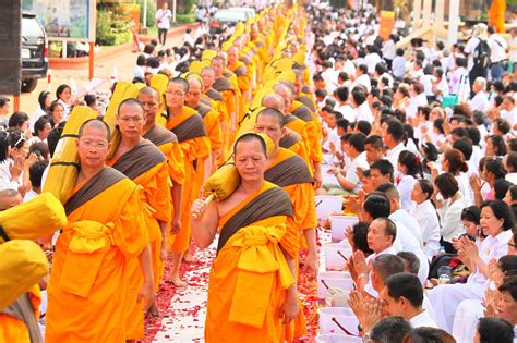 Hari Raya Waisak Adalah Hari Raya Bagi Umat Buddha Untuk Memperingati