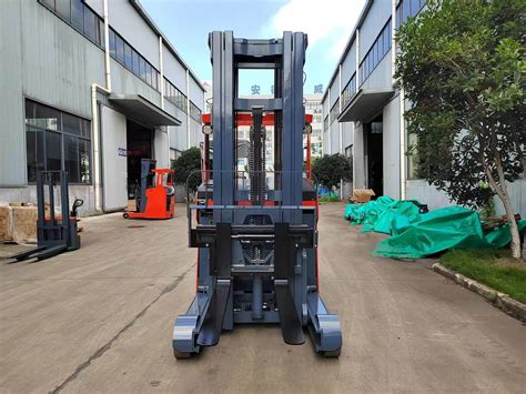 2000kg Reach Truck Seated Drive Lithium Battery Reach Stacker Electric Forklift Electric Reach