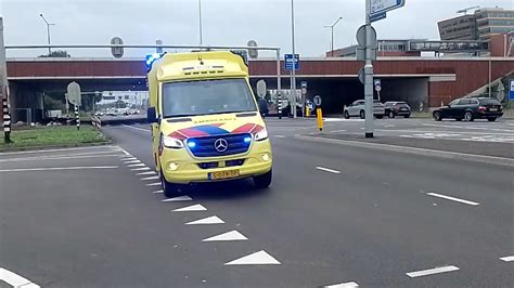 Luchthoorn MICU Politie En Ambulance Met Spoed Van En Naar