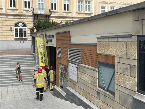 Pożar w Rzeszowskich Piwnicach Trzy zastępy straży pożarnej przed