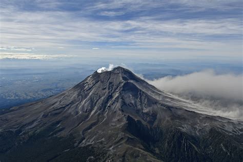 El Popocatépetl es un volcán activo no arriesgues tu vida intentando