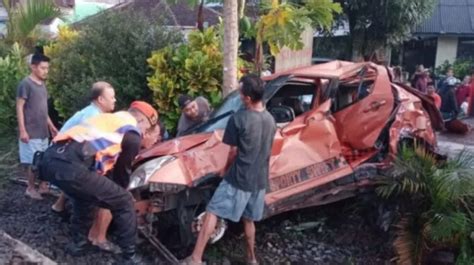 Tiga Orang Tewas Dalam Insiden Suzuki Swift Tertabrak Ka Serayu Di