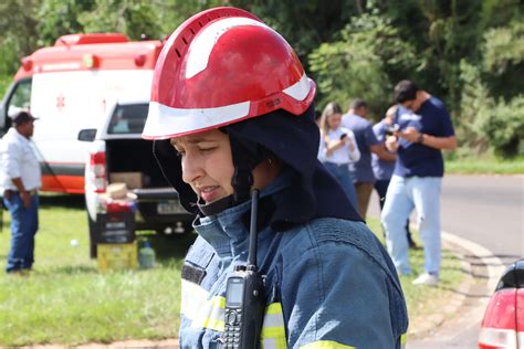 Equipe Feminina Do Corpo De Bombeiros Se Destaca Em Atendimento De Acidente Na Pr 323 Jornal