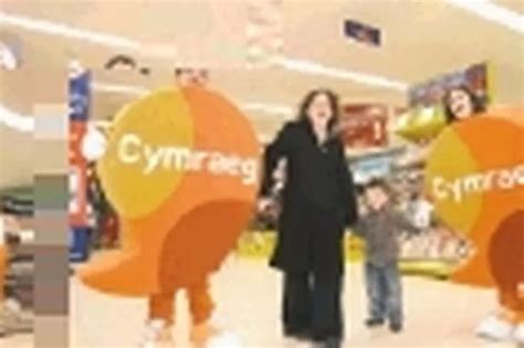 Broughton Park Tesco Speech Bubbles Say It In Welsh North Wales Live