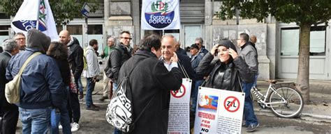 Ztl Torna In Piazza Il Fronte Del No Ma La Manifestazione Un Flop