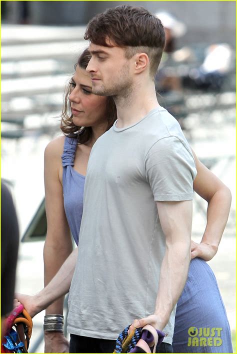 Photo Daniel Radcliffe Dog Walker Trainwreck Nyc Set 33 Photo