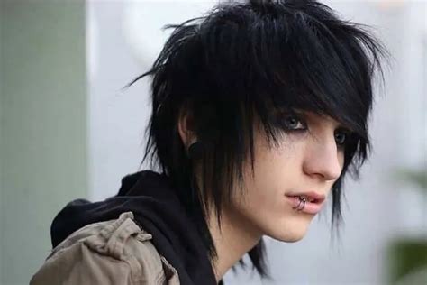 35 Cool Emo Hairstyles For Guys (2024 Guide)