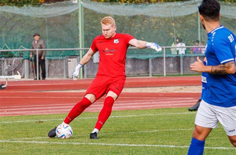 Fu Ball Bezirksliga B Blingen Calw Duell Der Nachbarn Auf Dem