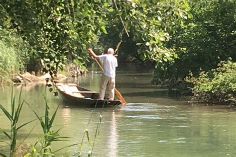 EN IMAGES J ai testé la promenade en barque à fond plat sur l île de