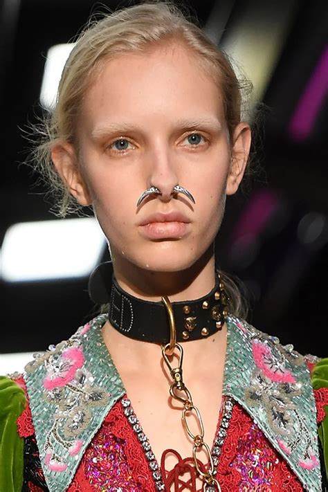 Las 8 Prendas Más Extravagantes Del Desfile De Gucci Infobae