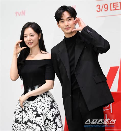 눈물의 여왕 김수현♥김지원 부부 역할설렘 불꽃 살아있어 스포츠조선