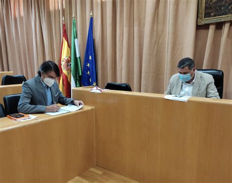 El Ayuntamiento de Vélez Málaga y el COA Málaga firman un convenio para