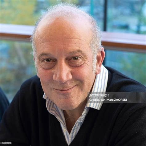 Portrait De Philippe Dana Journaliste Français Animateur Et News