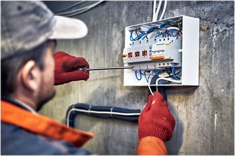 7 Tips For Choosing A Qualified Electrician For Your Home