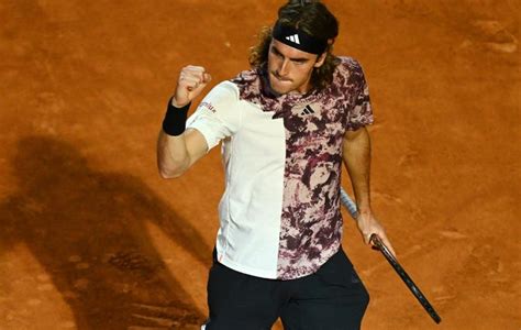 Stefanos Tsitsipas Levanta Su Nivel Y Arrasa Con Carballés Baena En