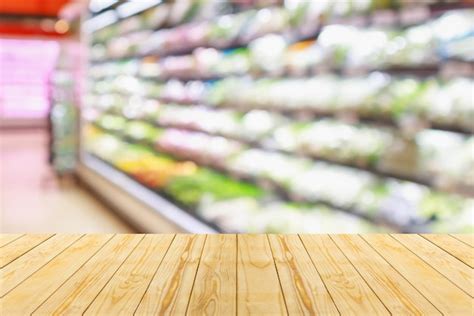 Tampo De Mesa De Madeira Vazio Fundo Desfocado De Supermercado Para