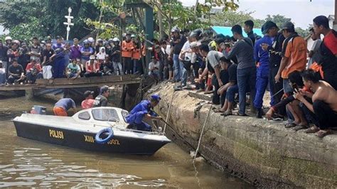 BREAKING NEWS Warga Merasa Ngeri Lihat Mayat Mengapung Di Sungai