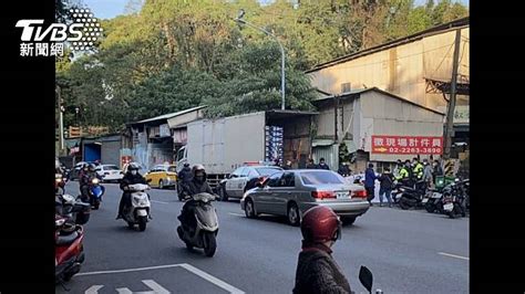 「停車格」卸貨！ 女騎士撞車尾升降門身亡 Tvbs Line Today