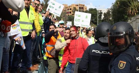 Cargas Policiales Y Dos Detenidos En Una Tensa Protesta En El Puerto De