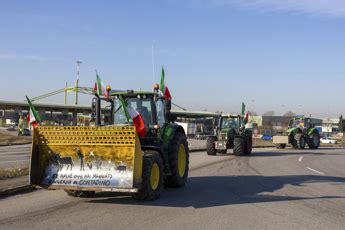 In Italia La Marcia Dei Trattori Non Si Ferma Il 31 Gennaio A Fieragricola