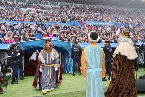 Los Reyes Magos Llegar N A Zaragoza En Helic Ptero Para Despedir La