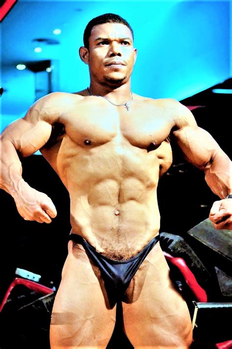 Naked Nice Guy Cock Show Bodybuilder Pubic Hair Bulge And Ball Dick