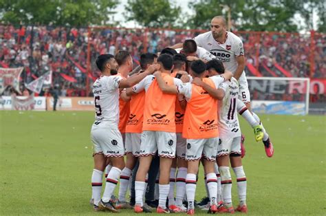 Douglas A Todo O Nada Recibe A Ciudad De Bol Var Por El Pase A La