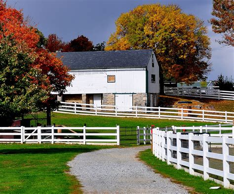 White Barn and Fence Jigsaw Puzzle