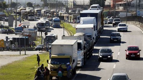 Relembre Como Foi A Greve Dos Caminhoneiros De