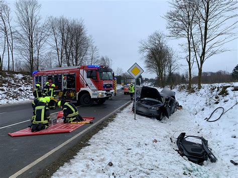 Schwerer Verkehrsunfall Am Flugplatz Feuerwehr Meinerzhagen