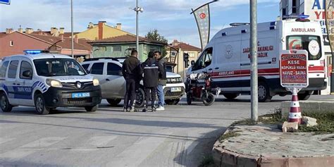 Kulu da Hafif Ticari Araç ile Elektrikli Bisiklet Çarpıştı 3 Yaralı