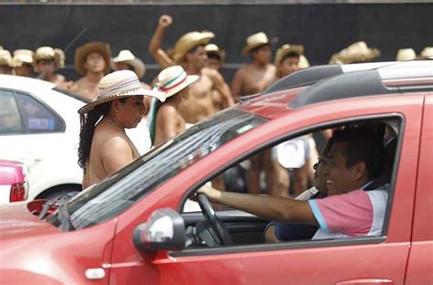 Dan Pueblos Show De Desnudos Baile Y M Sica En Eje Central