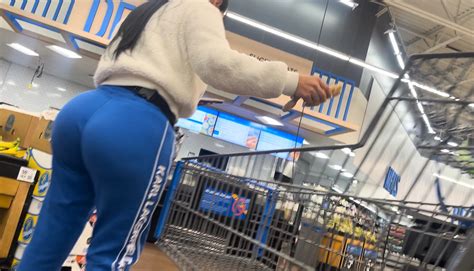 Massive Booty Latina At Wal Mart OC GIFS Spandex Leggings Yoga Pants Forum