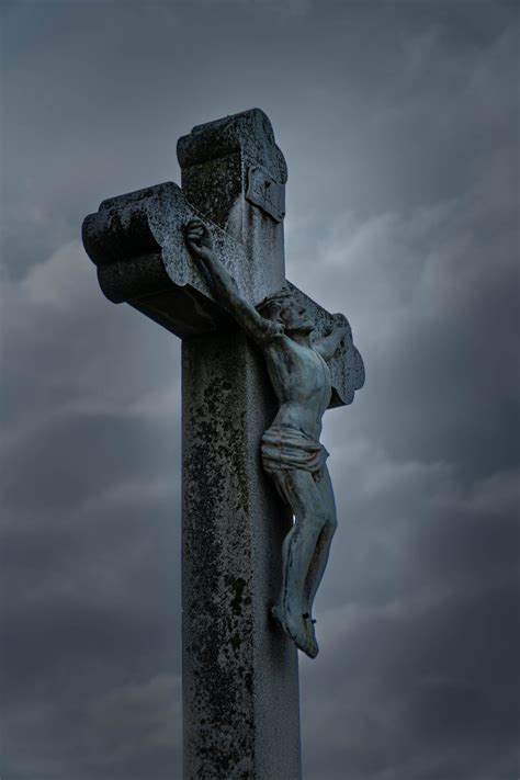 Sculpture of Jesus on Cross · Free Stock Photo