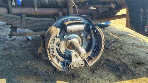 Isuzu Bus Hub Greasing Truck Rear Wheel Hub Greasing Skills Truck