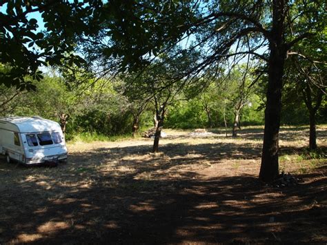 Каравани и бунгала на къмпинг ЮГ "Якото място" - OFFRoad-Bulgaria.com