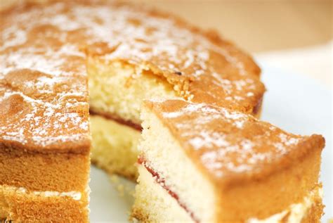 Golden Sponge Cake Recipe