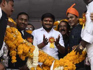 Thakor In Debut Contest Hardik Patel Takes A Small Lead Over Aap S