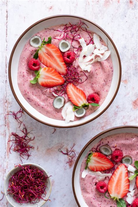 Roze Smoothie Bowl Met Framboos En Bieten Kiemen Gezond Ontbijt