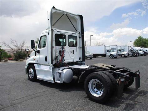 What Is A Single Axle Semi Truck? (Day Cab Trucks) – Road Trucks